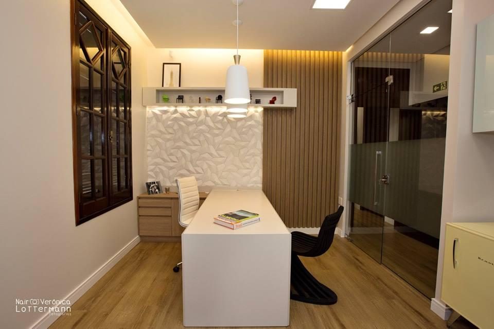 Escritório de arquitetura com móveis sob medida produzidos pela Móveis Castelo Branco